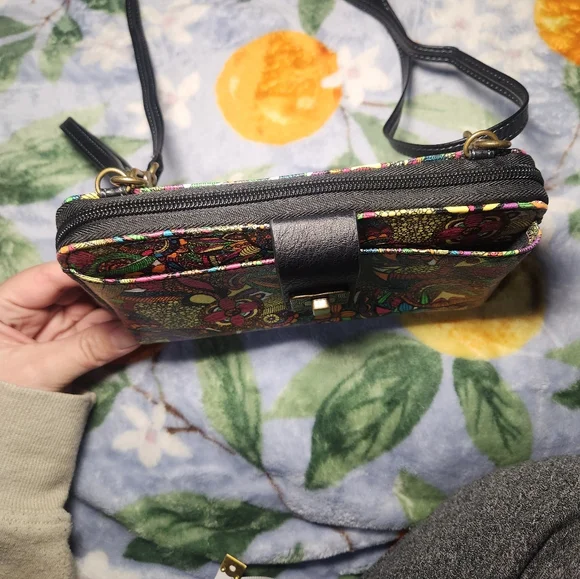 Vibrant Floral Clutch with Black Accents Sakroots - Picture 5 of 12